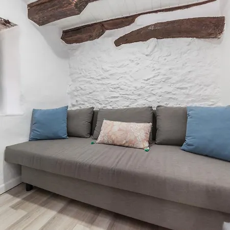 Apartment Charming Seaside Escape In Picturesque