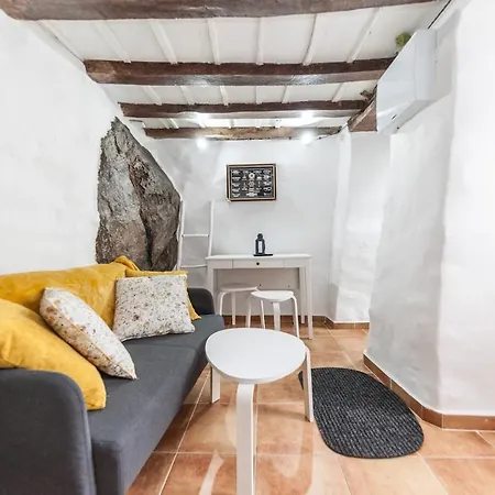 Charming Seaside Escape In Picturesque Cudillero