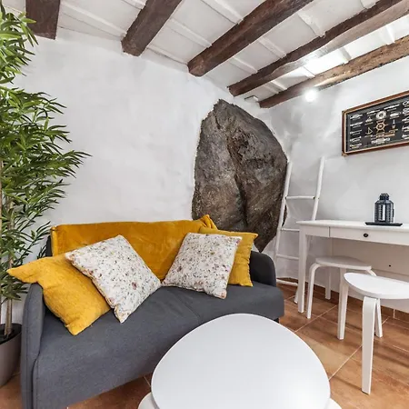 아파트 Charming Seaside Escape In Picturesque *